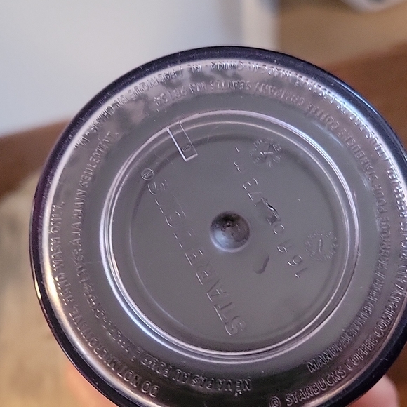 Starbucks 2020 Black & Gold travel mug with sealing twist lid - Picture 4 of 5